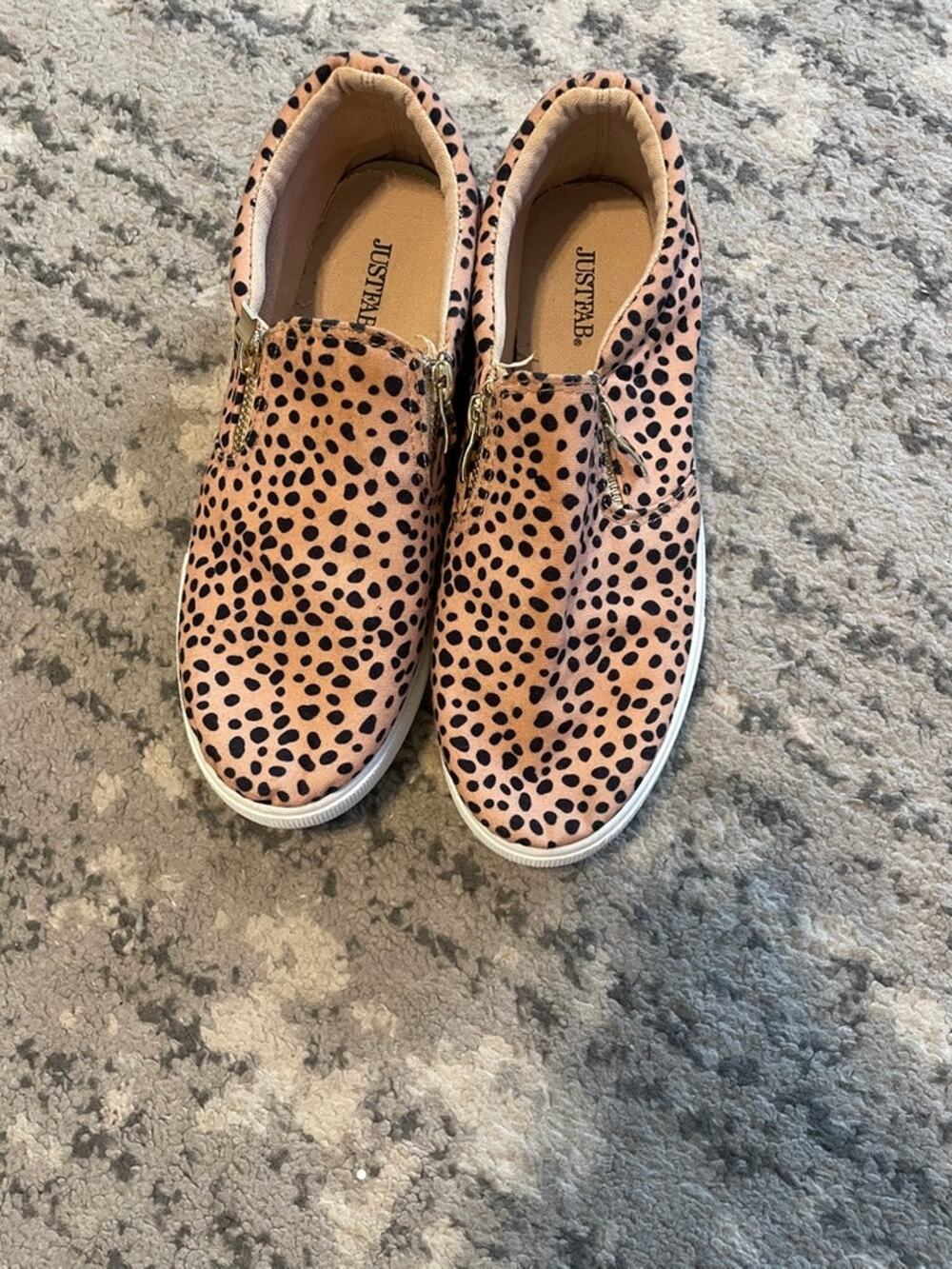 JustFab Leopard Cheetah Print Zip Sneakers Size 9 Animal Print Y2K